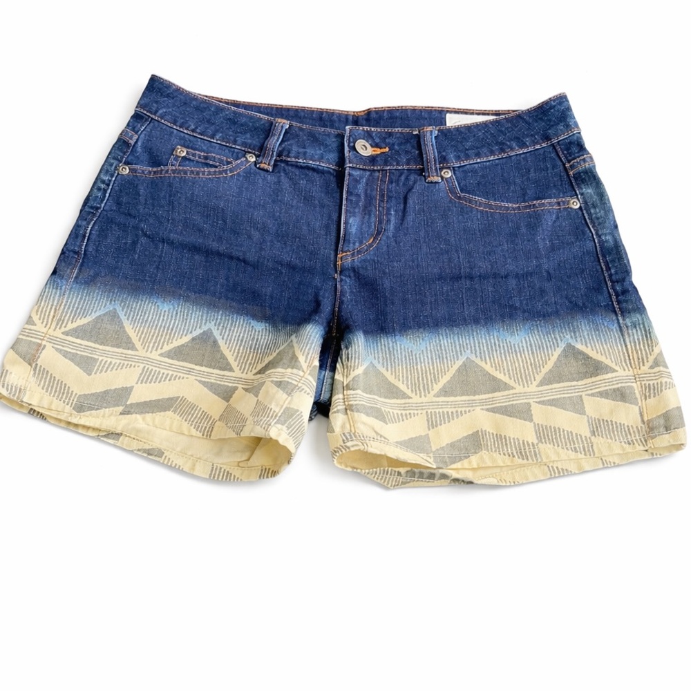 Two by Vince Camuto Aztec Ombre Hem Denim Shorts 26